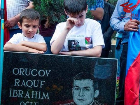 Aprel şəhidinin məktəbli oğlu atasından yazdı: “Onunla  doyunca danışa bilmədim, görüşənədək, Atam”