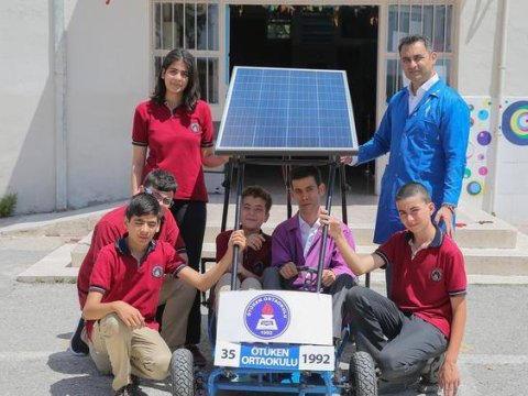 Şagirdlər fiziki məhdudiyyətli müəllimləri üçün araba hazırlayıblar