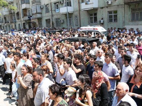 “Ehtiyat edirəm ki, şagirdlərim  bəzi mövzularda çətinlik çəkəcəklər” –Müəllimlərin imtahan həyəcanı