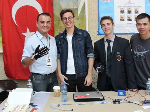 Türkiyəli şagirdlər robot yarışında dünya ikincisi oldular