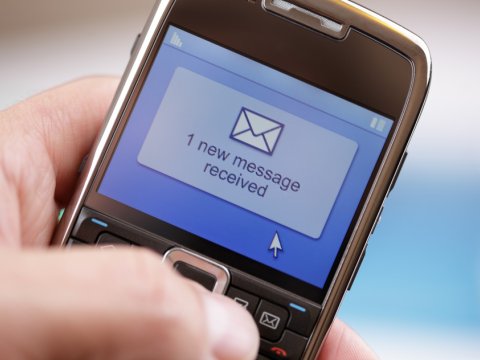 Şagirdlərin davamiyyəti barədə SMS-bildiriş dayandırılır  