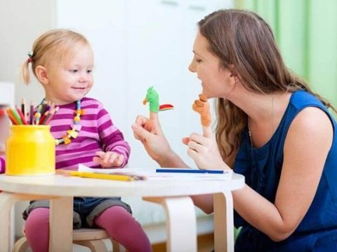 Uşaqların “məktəbsiz “müəllimləri” - Dayəlik kurslarının yoxluğu ilə evlərə gələn problem - ARAŞDIRMA