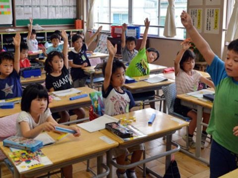 Dünyanı heyrətə salan möcüzəli təhsil sistemi – Uşaqları döyərək dahi edən ölkə...