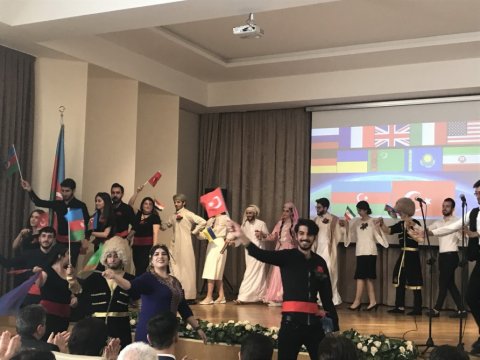 Əcnəbi tələbələrin Cümhuriyyətin 100 illiyinə bayram töhfəsi