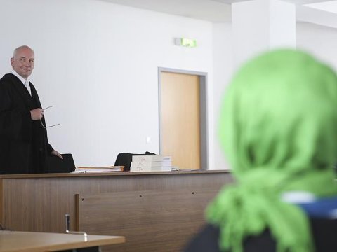 Almaniya məhkəməsi iki müəllimənin iddiasını təmin etmədi - Hicablı olduqları üçün