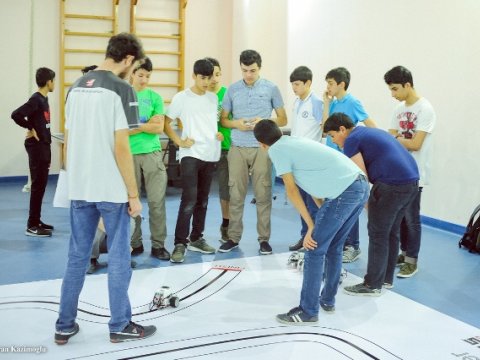 Qərbi Kaspi Universitetində robotlar yarışıb    