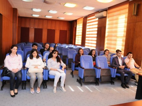 Azərbaycan-Fransız Universitetinin 12 müəllimi Strasburq Universitetində təcrübə keçəcək