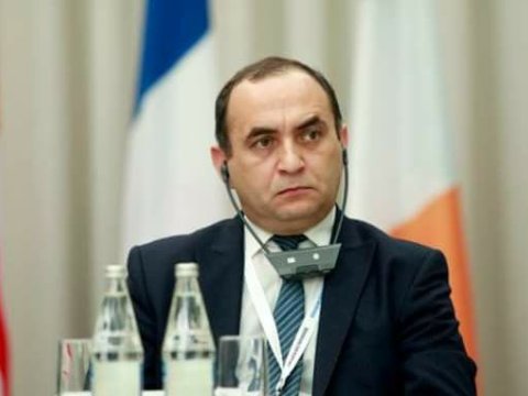 Prezidentin vəzifə verdiyi rektor etimada görə təşəkkür etdi