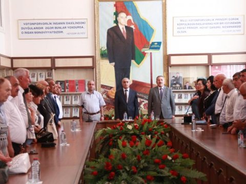 Məzunlar 40 ildən sonra görüşdülər