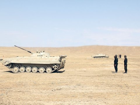 Zabit olmaq istəyən gənclər Ali Hərbi Məktəbdə dövlət imtahanları verirlər 