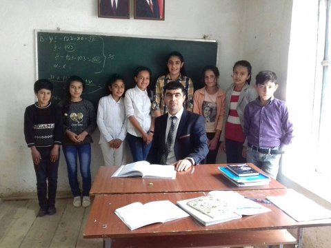 Kənd müəllimi AzEdu-ya YAZDI: “Elektron lövhənin adı gələndə çoxları qorxur”  