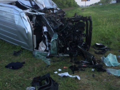 Məktəbliləri ekskursiyaya aparan mikroavtobus dərəyə aşıb, 4 nəfər ölüb, xeyli sayda yaralı var