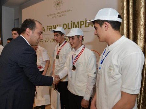 Beynəlxalq olimpiada qaliblərinin xaricə axını - Günahkar nazirlikdir, yoxsa universitetlər?  
