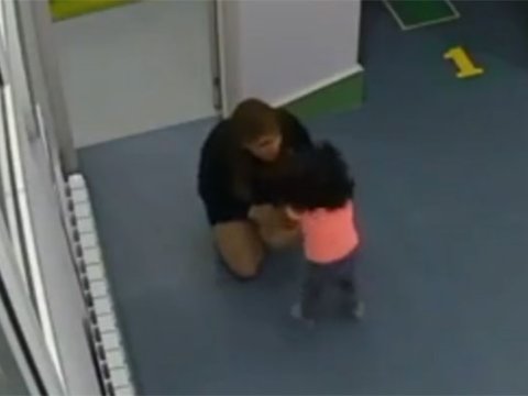 Bakıda bağçada uşaqlara belə işgəncə verdilər- Video