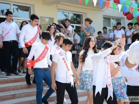 “Son zəng günü  övladlarınıza avtomobil verməyin!” – Təhsil işçisindən çağırış