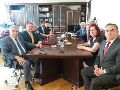 Tanınmış yazıçı-jurnalistə fəxri doktor adı verildi