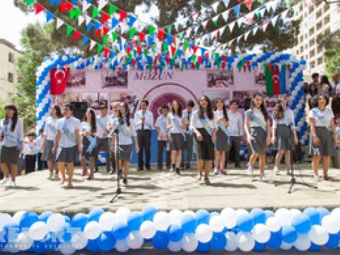 Sabah məktəblərdə “Son zəng”dir  