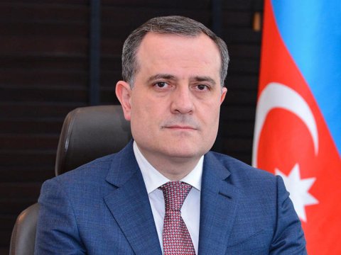 Ceyhun Bayramov: Müəllim peşəsinin nüfuzuna təsir edən tədbirlər davam etdiriləcək