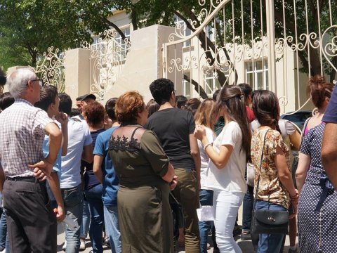 Buraxılış imtahanından FOTOLAR