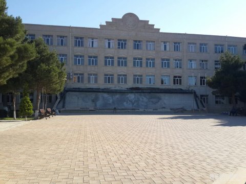 Sumqayıt Dövlət Universitetin binasının girişi UÇDU: Ölən və yaralanan var? (FOTOLAR)