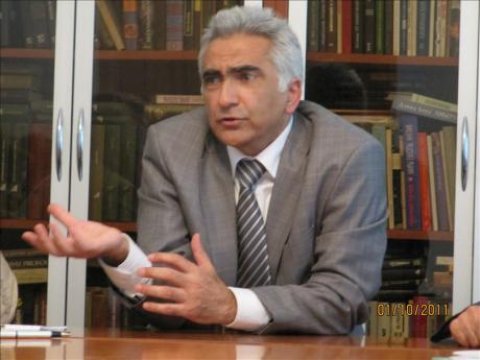 “Dərs proqramlarına edilən  ikili müdaxilə aradan qalxmalıdır” – Filosofdan təhsil və qəbulla bağlı vacib təkliflər