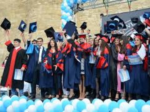 Universitetlərdə məzun günləri davam edir