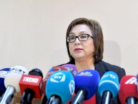 Məleykə Abbaszadə buraxılış imtahanlarını şəxsən izləyib      