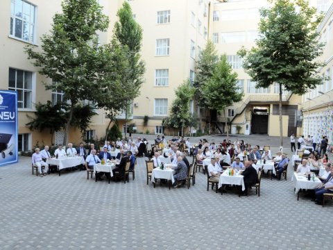 ADNSU-da keçmiş məzunlarla görüş olub  