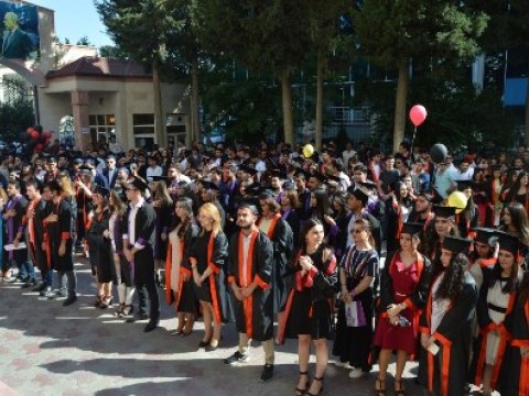 Daha 1000 tələbə məzun oldu