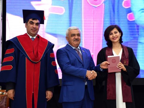 Bakı Ali Neft Məktəbində “Məzun Günü” keçirilib