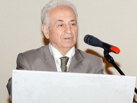 Nobel medallı 80 yaşlı  alim AzEdu.az-a danışdı
