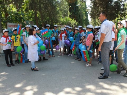 Məktəblilərə nadir bitkilər barədə məlumat verilib