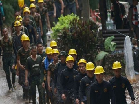 Mağarada qalan məktəblilər xilas edilib