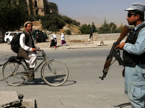 Təhsil idarəsinə hücum: 10 nəfər öldürüldü    