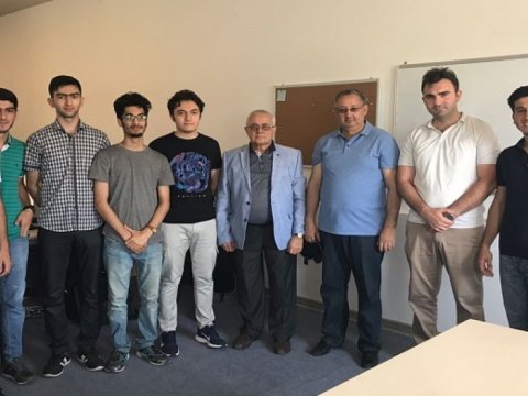 Alimlər rezidentlərlə görüş keçiriblər