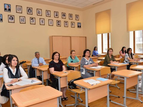 Təhsil Nazirliyi qabaqcıl müəllim və məktəb rəhbərlərini təltif etdi - SİYAHI