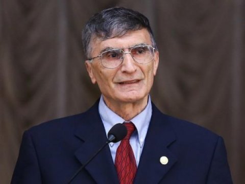 Maddi durumu yaxşı olmayan NOBEL MÜKAFATÇISI