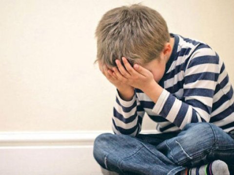 Məktəbli oğlanı vəhşicəsinə döydülər - Dönərə pulu çatmadığı üçün