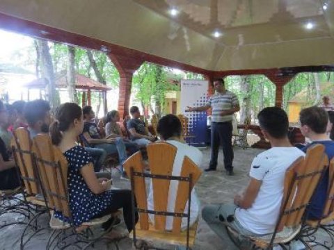 UNEC-in gənc startapçıları yay düşərgəsində 
