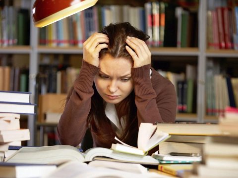 Valideynlər imtahanda zəif nəticə göstərən övladlarını necə məhv edirlər? – Psixoloqlardan həyəcan siqnalı