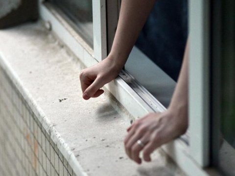 Sumqayıtda intihar edən abituriyentin anası özünü öldürüb