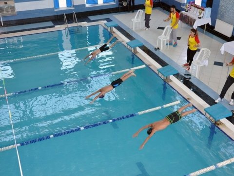 Azərbaycan məktəblərində  üzgüçülük hovuzları olmalıdırmı?  