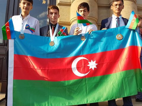 Şagirdlərimiz beynəlxalq olimpiadadan 3 medal qazanıblar  