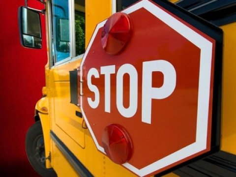 ABŞ-da məktəb avtobusu qəzaya uğrayıb - Yaralılar var