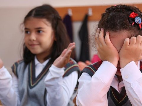 Məktəbə hazırlıq üçün PSİXOLOQ MƏSLƏHƏTİ: “Uşaq məktəbə özünün seçdiyi ailə üzvü ilə getməlidir” 