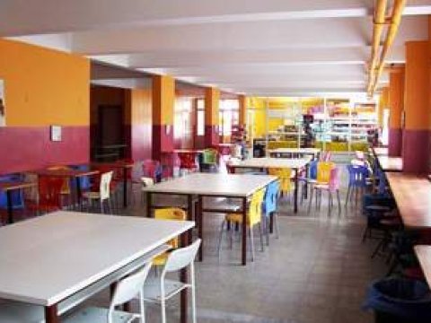 Yaradıcılıq mərkəzlərində nöqsanlar: Məktəblərdən xaric edilən uşaqların adları dərs jurnallarında saxlanılır