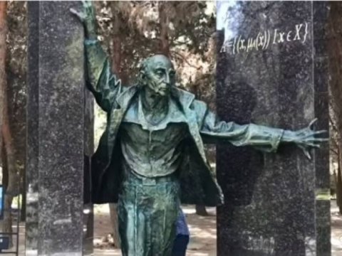 “9 yaşım vardı, atam məni “Vışka” almağa göndərirdi” – Lütfi Zadənin Bakı nostalgiyası