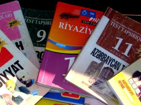 Məktəblərdə dərsliklərin paylanılmasına başlanılıb  