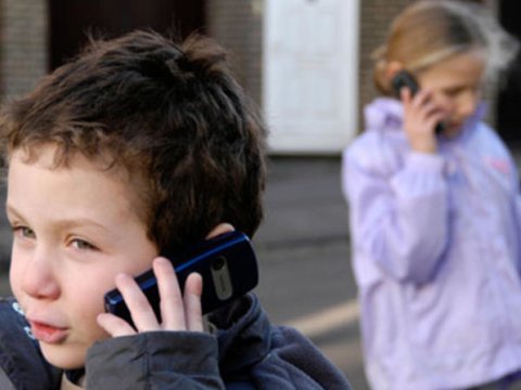 Deputatdan mühüm TƏKLİF:  “Orta məktəblərdə mobil telefon qadağan edilsin”