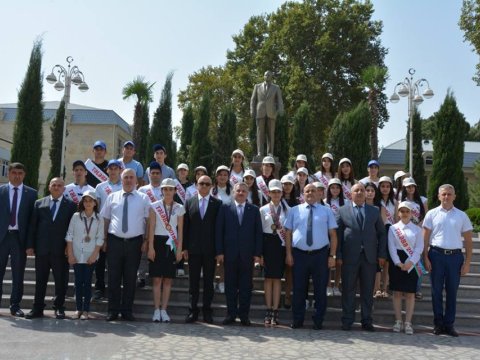 İcra başçısı tələbə adı qazananlarla görüşüb - FOTO  